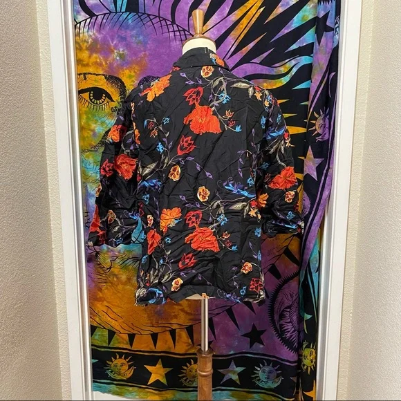 🌈 Lovely floral night button top - Picture 8 of 11